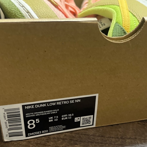 Nike Men Dunk Low Retro, Sz 8.5 Men, worn once, orange, gold, and green colors - Picture 5 of 5
